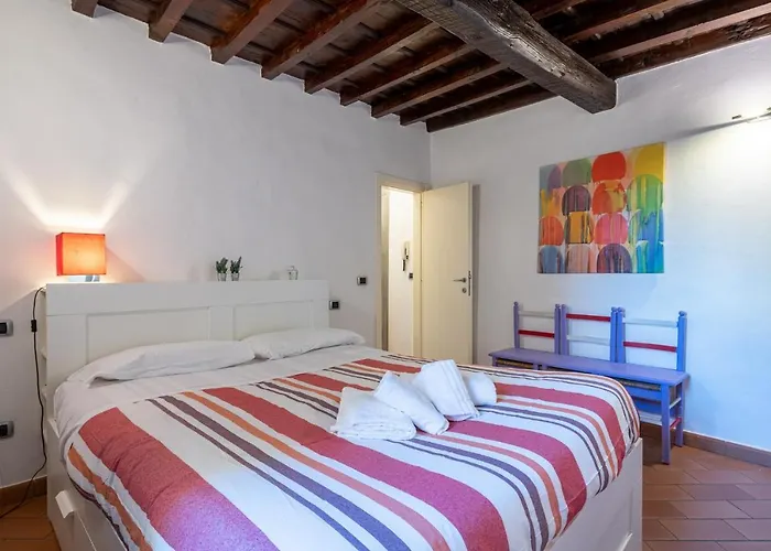 Sant’Ambrogio Colorful Apartment